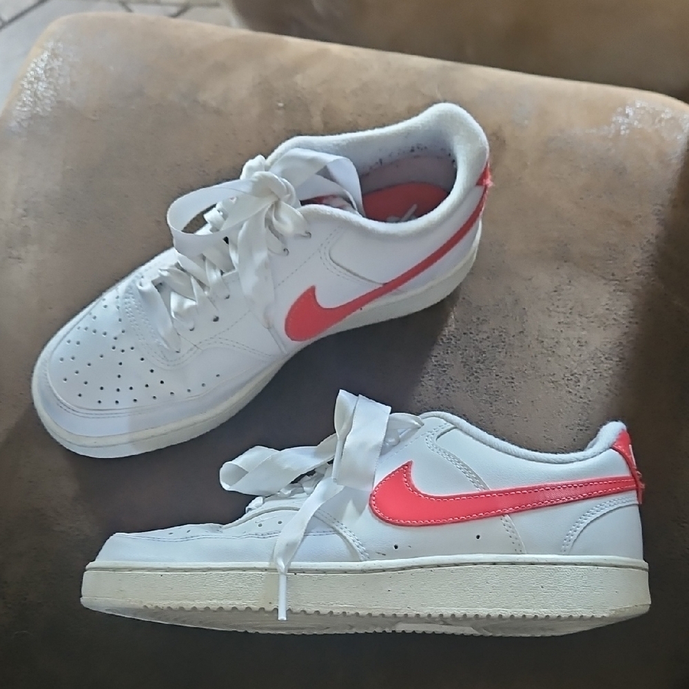 Nike Womens White and Red Sneakers Satin Swoosh